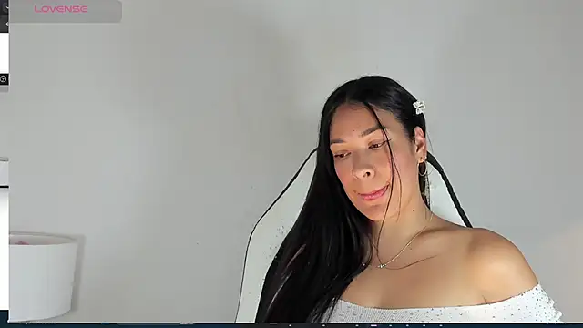 bella hadid1  online show from March 2, 2025, 9:01 pm