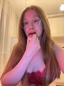 Eva Weyne online show from March 2, 2025, 6:51 pm