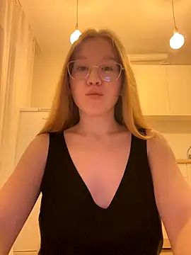 Eva Weyne online show from November 3, 2025, 8:21 pm