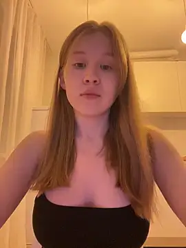 Snapshot of Eva_Weyne chatting on June 10, 2026, 8:41 pm Eva Weyne online show from June 10, 2026, 8:41 pm
