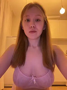 Snapshot of Eva_Weyne chatting on June 18, 2026, 8:46 pm Eva Weyne online show from June 18, 2026, 8:46 pm