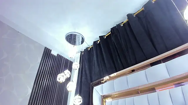 SarayRoyse online show from October 5, 2025, 7:34 pm