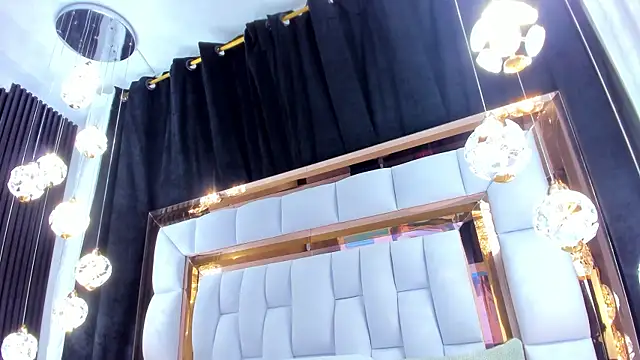 SarayRoyse online show from October 30, 2025, 7:36 pm