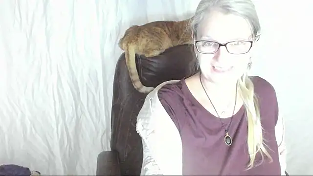 irinamaux online show from February 28, 2025, 11:14 am