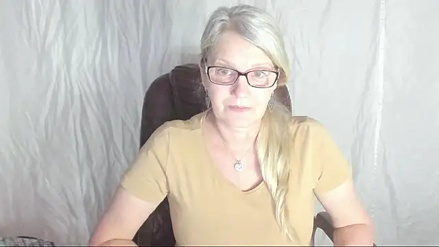 irinamaux online show from March 5, 2025, 9:16 am