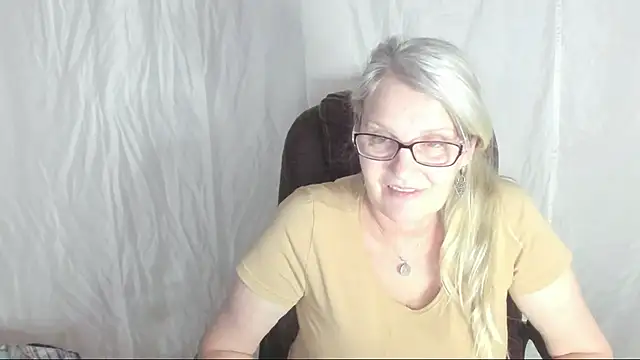 irinamaux online show from March 5, 2025, 12:22 pm