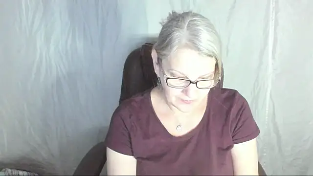 irinamaux online show from March 6, 2025, 4:41 am