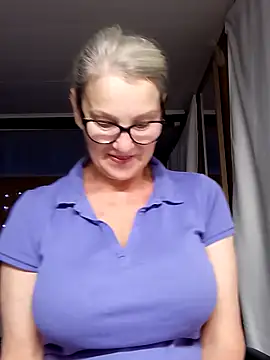 irinamaux online show from September 12, 2025, 5:18 am