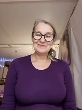 irinamaux online show from December 4, 2025, 8:56 am