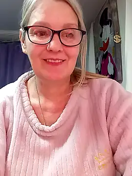 irinamaux online show from February 25, 2026, 6:28 pm