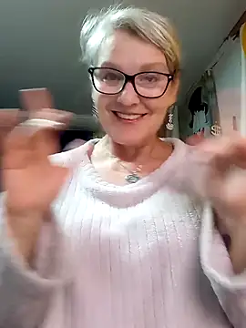 irinamaux online show from April 17, 2026, 2:09 pm