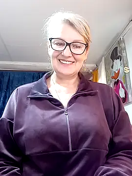 irinamaux online show from April 19, 2026, 8:02 am