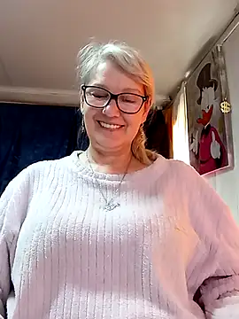 irinamaux online show from May 16, 2026, 6:43 am