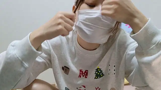 Snapshot of hi---chan- chatting on December 16, 2024, 9:20 pm hi---chan- online show from December 16, 2024, 9:20 pm