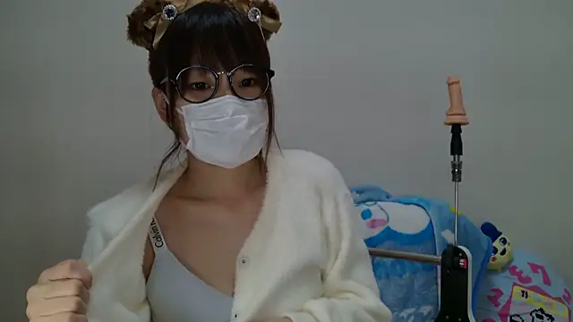 Snapshot of hi---chan- chatting on February 5, 2025, 7:10 pm hi---chan- online show from February 5, 2025, 7:10 pm