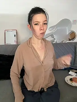 RoxiBlack online show from March 3, 2026, 8:42 am