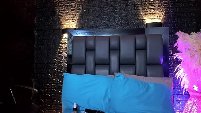 Julieta Coopeer  online show from December 5, 2025, 10:46 am