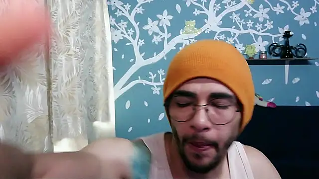 Snapshot of ponzothc chatting on October 31, 2025, 9:27 pm ponzothc online show from October 31, 2025, 9:27 pm