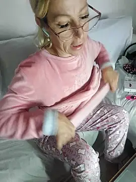 blondyruby online show from November 14, 2025, 8:24 am