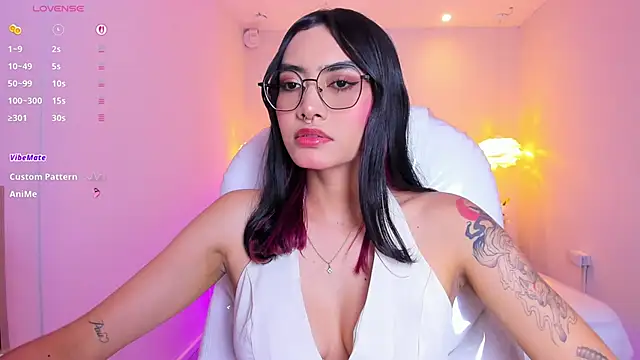 AzuraKindong online show from April 16, 2026, 7:14 pm