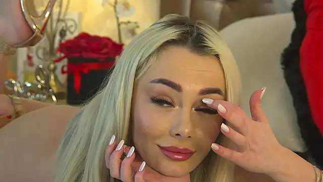 Snapshot of FrancescaMcGray chatting on February 13, 2025, 10:12 am FrancescaMcGray online show from February 13, 2025, 10:12 am