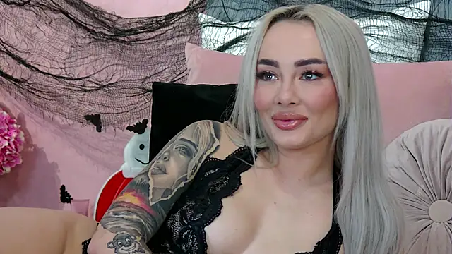 Snapshot of FrancescaMcGray chatting on November 2, 2025, 9:11 am FrancescaMcGray online show from November 2, 2025, 9:11 am