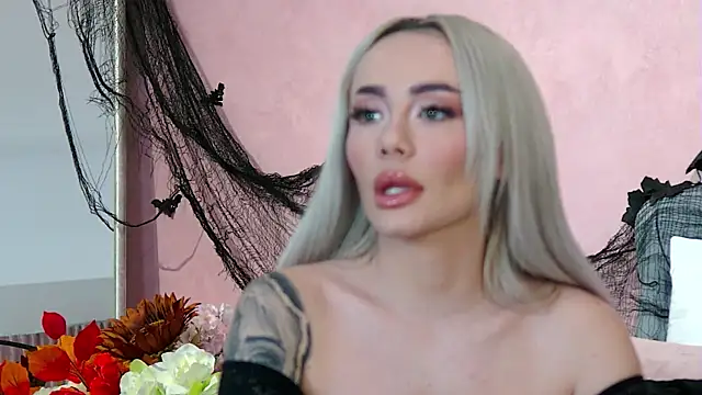 Snapshot of FrancescaMcGray chatting on November 4, 2025, 8:02 am FrancescaMcGray online show from November 4, 2025, 8:02 am