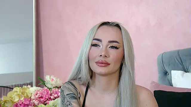 Snapshot of FrancescaMcGray chatting on November 13, 2025, 7:40 am FrancescaMcGray online show from November 13, 2025, 7:40 am