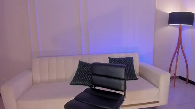 sarawinstone online show from March 6, 2025, 2:30 am