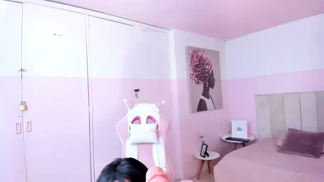 Red lady online show from January 31, 2025, 6:57 am