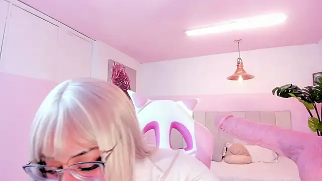 Red lady online show from February 15, 2025, 4:14 am