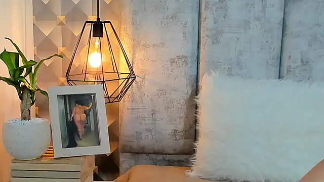 Snapshot of Sara_Thompsoon chatting on February 8, 2026, 12:08 pm Sara Thompsoon online show from February 8, 2026, 12:08 pm