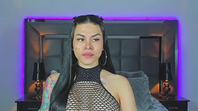 Emmilysantibanez online show from January 4, 2025, 12:05 pm