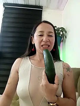 emilypoppy3 online show from October 31, 2025, 4:02 am