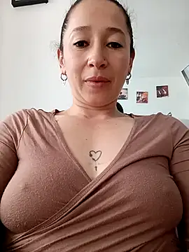 emilypoppy3 online show from April 18, 2026, 8:09 pm