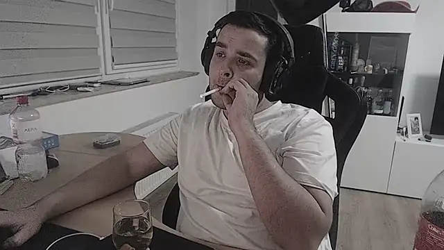 SharkLuigi online show from September 14, 2025, 1:49 am