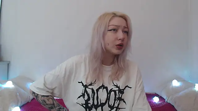 Snapshot of Emily_hardcore chatting on July 18, 2026, 9:07 pm Emily hardcore online show from July 18, 2026, 9:07 pm