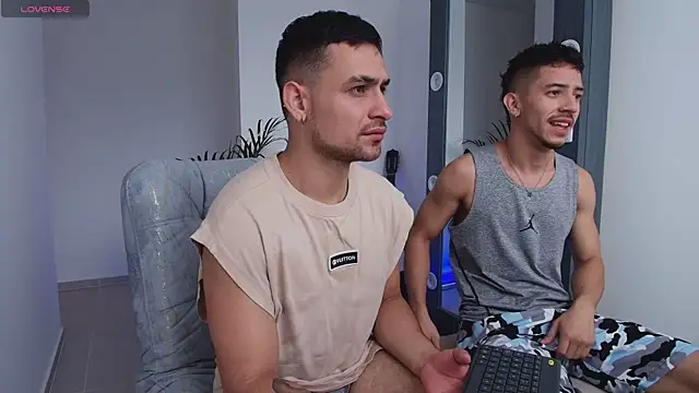 Aron-santoro online show from October 29, 2025, 2:41 pm