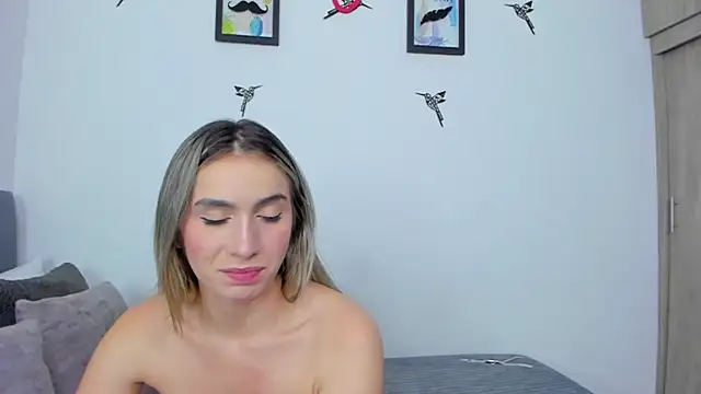 im sarah34 online show from November 12, 2025, 7:13 pm