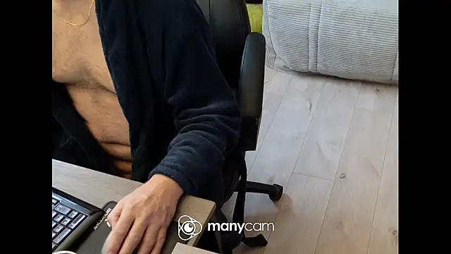 lolacharlyxh online show from January 8, 2026, 1:57 pm