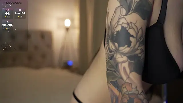 Snapshot of LindaWarners chatting on October 26, 2025, 1:33 am LindaWarners online show from October 26, 2025, 1:33 am