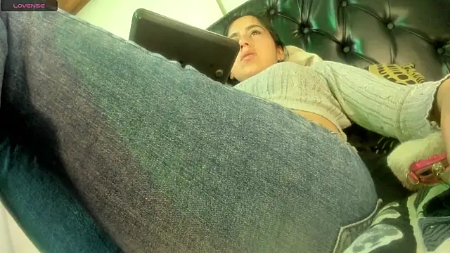 Miss18taylor online show from November 30, 2025, 2:59 am