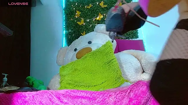 Deepselena8 online show from November 9, 2025, 5:33 pm