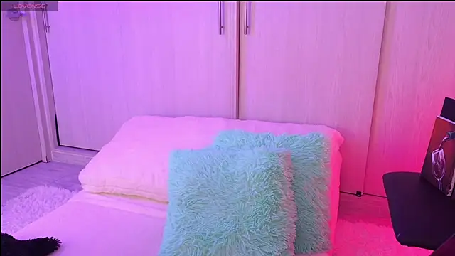 Yues050600 online show from February 18, 2025, 2:05 am