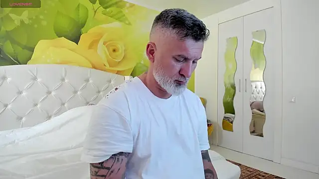 BlowMyXXL online show from April 7, 2026, 2:17 pm