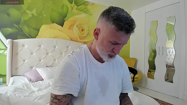 BlowMyXXL online show from April 9, 2026, 7:14 am