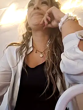 lauramcdowell1 online show from October 24, 2025, 10:39 pm