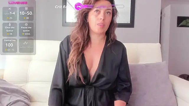 lauramcdowell1 online show from July 7, 2026, 12:09 pm