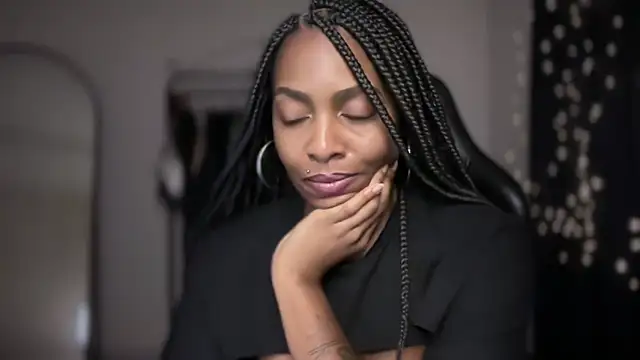 marisilva br online show from December 4, 2025, 2:43 am