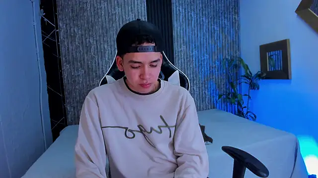 Mike 0233  online show from October 8, 2025, 4:43 am